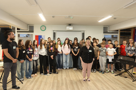 SPREJEM ČEŠKIH UČENCEV V OŠ CERKNICA 16 FOTO LJUBO VUKELIČ